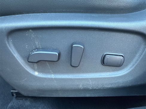 Used 2019 Nissan Rogue SL w/ Premium Package image 21