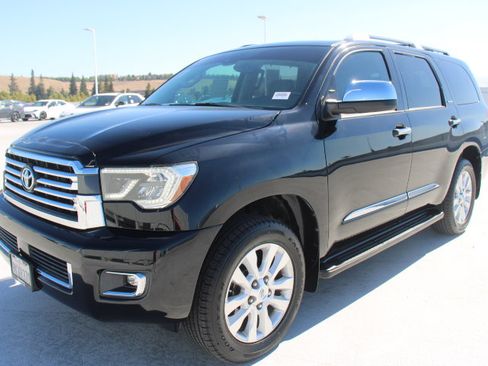 Used 2020 Toyota Sequoia Platinum AWD/4WD image 7