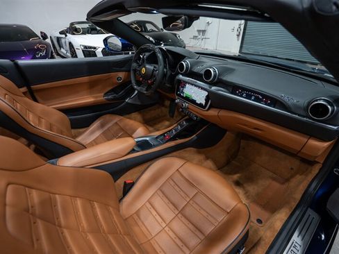 Used 2020 Ferrari Portofino RWD image 32