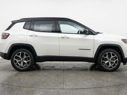 Used 2025 Jeep Compass Limited AWD/4WD image 11