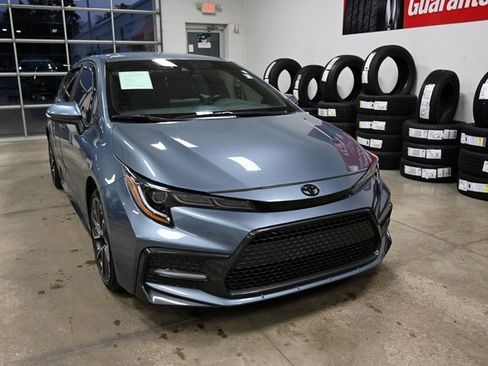 Used 2022 Toyota Corolla SE image 3