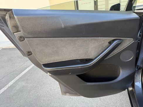 Used 2021 Tesla Model Y Long Range AWD/4WD image 21