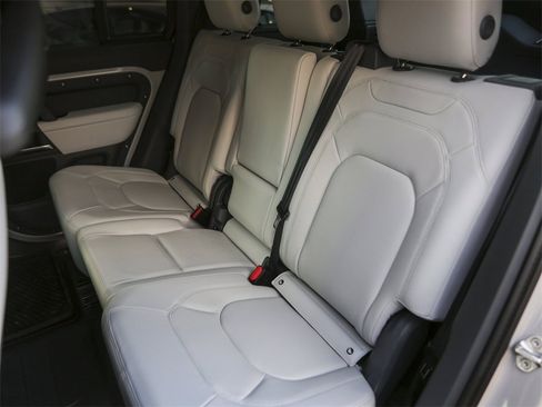 Used 2026 Land Rover Defender 110 S image 31