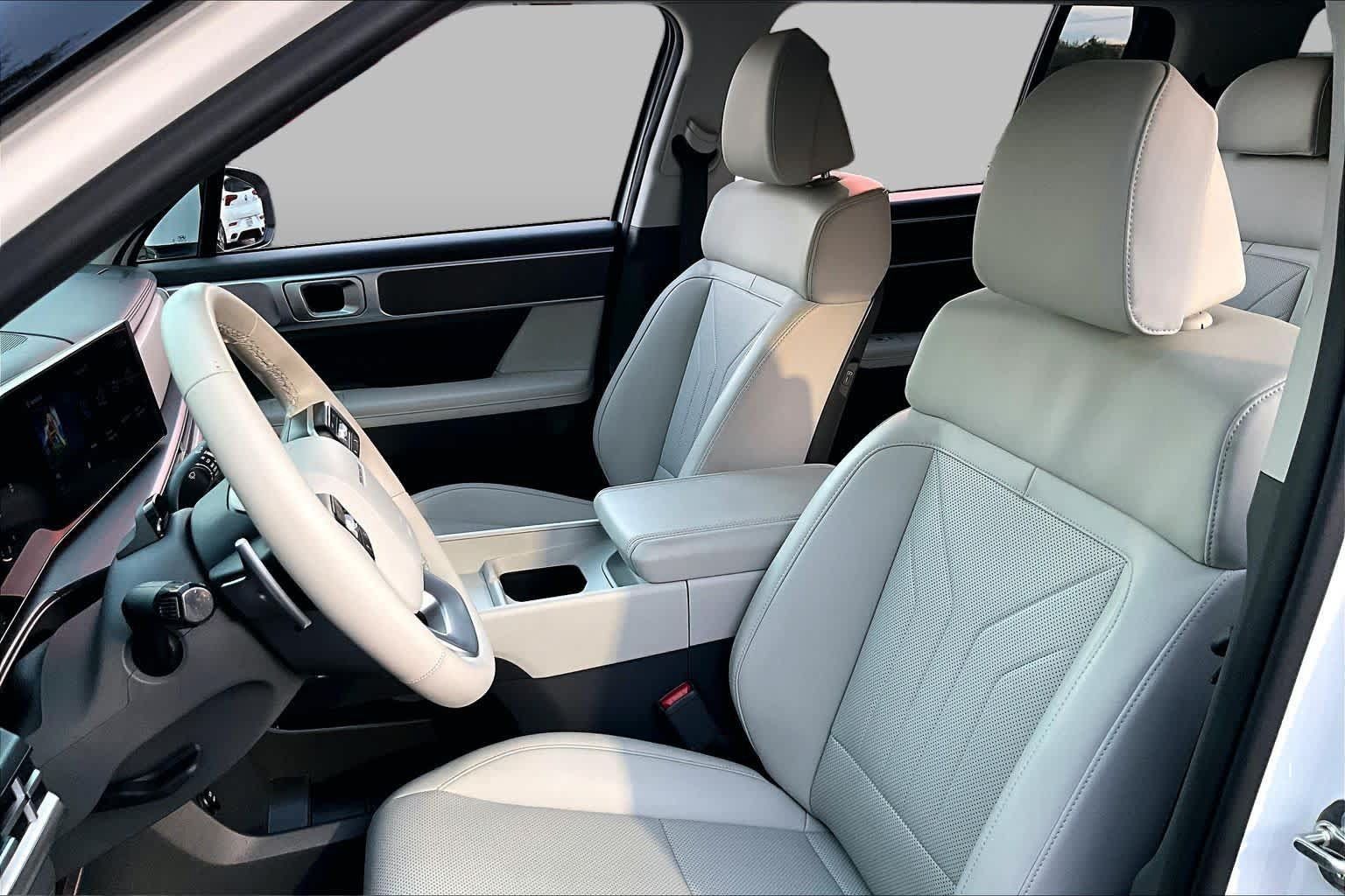 Used 2024 Hyundai Santa Fe SEL FWD image 8