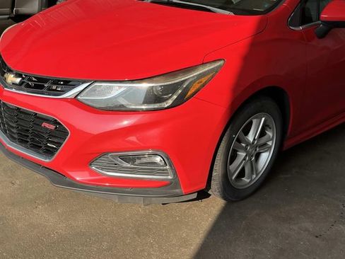 Used 2017 Chevrolet Cruze LT w/ Sun And Sound Package FWD image 8