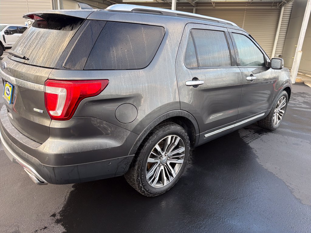 Used 2017 Ford Explorer Platinum AWD/4WD image 4
