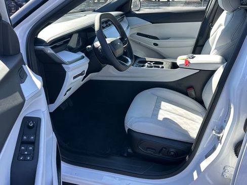 New 2026 Jeep Cherokee Overland image 9