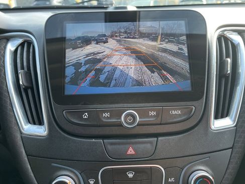 Used 2017 Chevrolet Malibu LT image 18