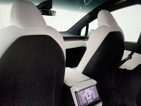 Used 2023 Tesla Model X AWD/4WD image 46