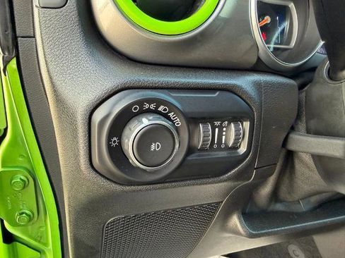 Used 2018 Jeep Wrangler Unlimited Sahara AWD/4WD image 17