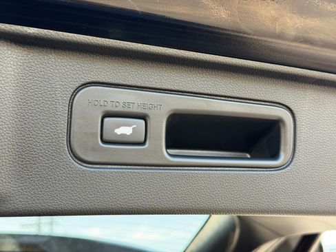 Used 2025 Honda Pilot Black Edition image 37