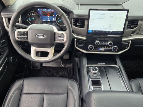 Used 2024 Ford Expedition XLT image 27