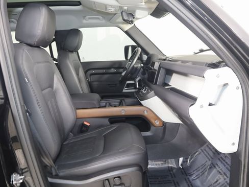 Used 2022 Land Rover Defender 110 SE image 13