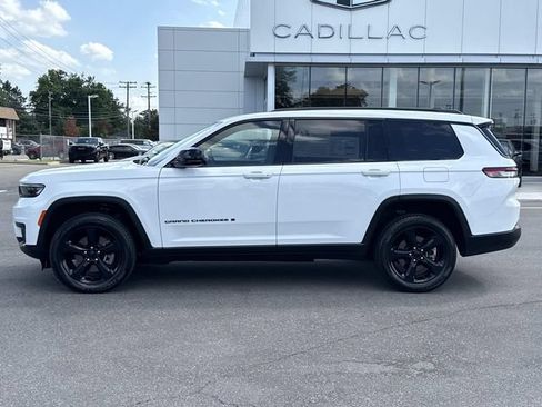 Used 2023 Jeep Grand Cherokee L Altitude AWD/4WD image 10