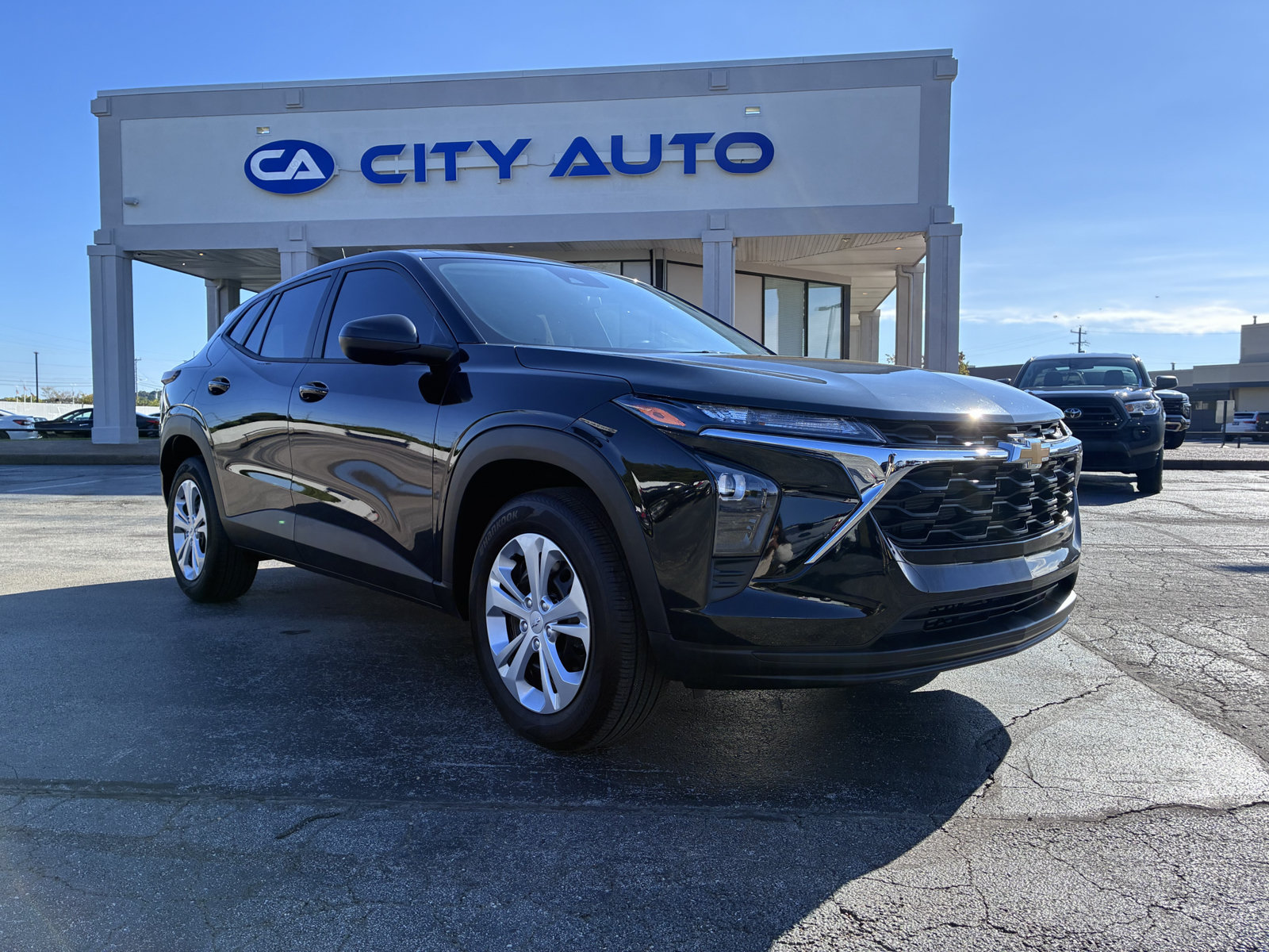 Used 2026 Chevrolet Trax LS FWD image 1