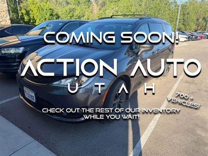 Used 2020 Chrysler Pacifica Touring-L w/ Advanced Safetytec Group