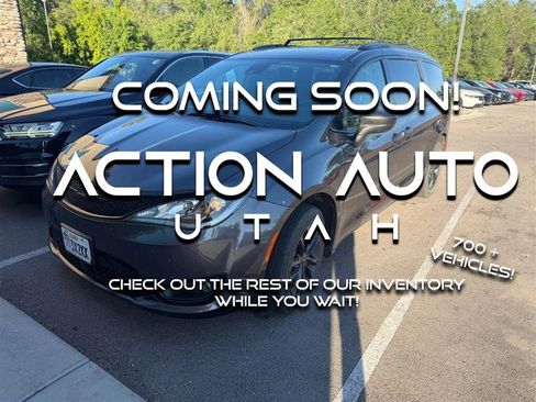 Used 2020 Chrysler Pacifica Touring-L w/ Advanced Safetytec Group AWD/4WD image 1