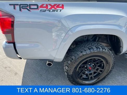 Used 2018 Toyota Tacoma TRD Sport AWD/4WD image 8