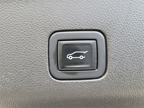 Used 2021 Chevrolet Suburban LT image 14