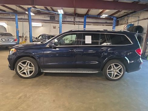 Used 2016 Mercedes-Benz GL 550 4MATIC image 2