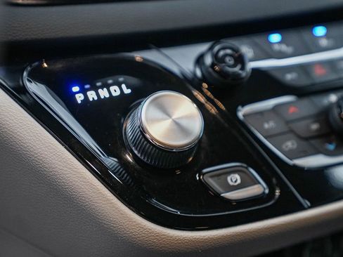 Used 2023 Chrysler Pacifica Touring-L image 22