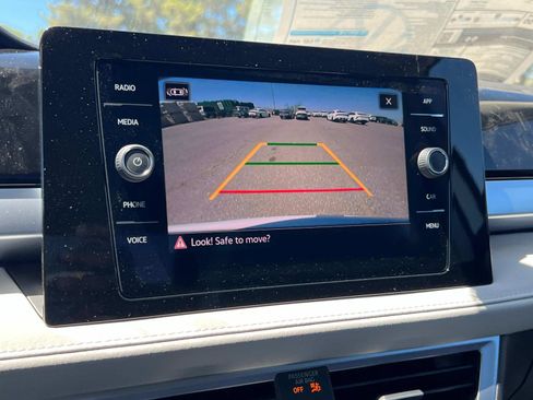 New 2025 Volkswagen Taos SE image 12