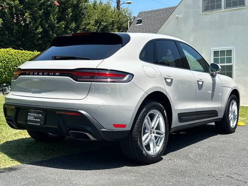Certified 2025 Porsche Macan AWD/4WD image 8