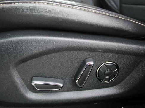 Used 2017 Ford Explorer Platinum image 25