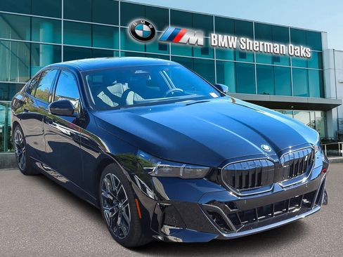 New 2026 BMW i5 eDrive40 w/ M Sport Package RWD image 3