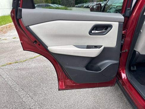 Used 2025 Nissan Rogue SV FWD image 22