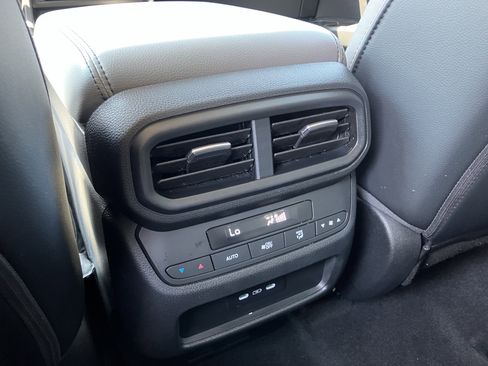Used 2025 Honda Pilot EX-L image 32