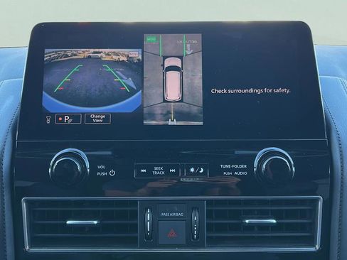 Used 2023 Nissan Armada SL w/ Captain's Chairs Package image 18