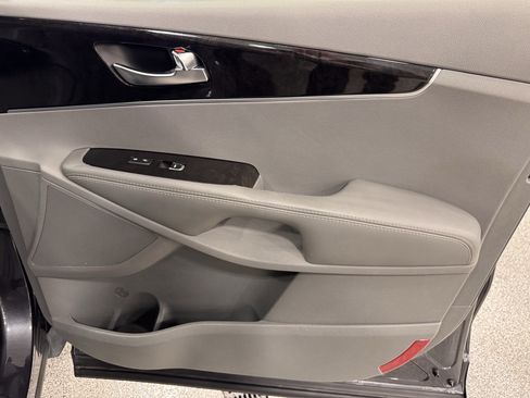 Used 2016 Kia Sorento EX image 27