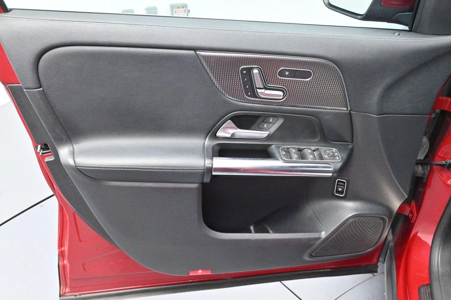 Used 2021 Mercedes-Benz GLA 250 w/ Premium Package image 11