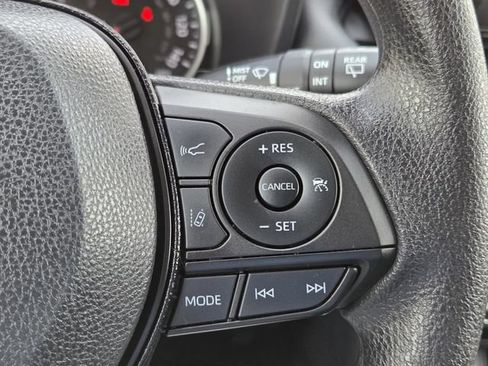 Used 2021 Toyota RAV4 XLE w/ Convenience Package FWD image 20