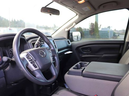 Used 2018 Nissan Titan S w/ S Utility Package image 10
