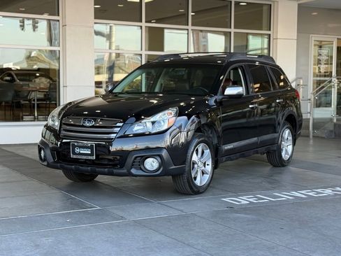 Used 2013 Subaru Outback 2.5i Limited w/ Special Appearance Pkg image 2