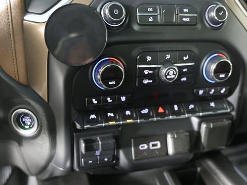 Used 2019 Chevrolet Silverado 1500 High Country w/ Technology Package image 16