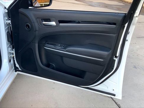 Used 2023 Chrysler 300 Touring w/ Sport Appearance Package image 22