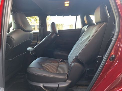 Used 2023 Toyota Highlander XSE image 16