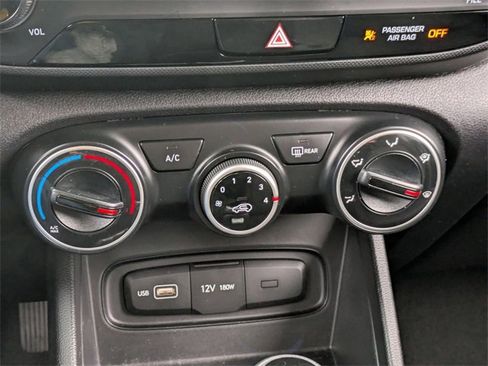 Certified 2022 Hyundai Venue SE image 25