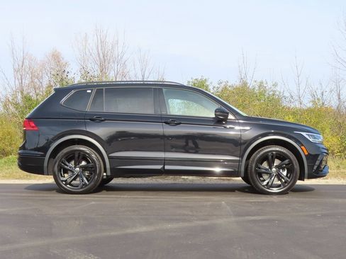 Used 2024 Volkswagen Tiguan SE R-Line image 2