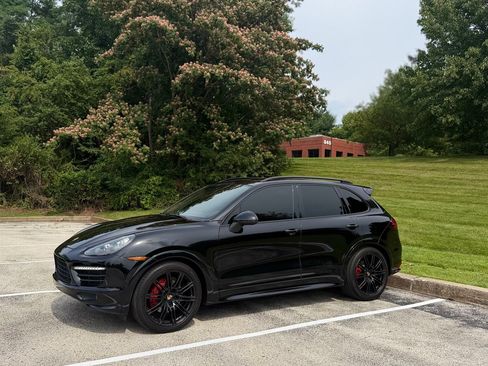 Used 2014 Porsche Cayenne GTS AWD/4WD image 13