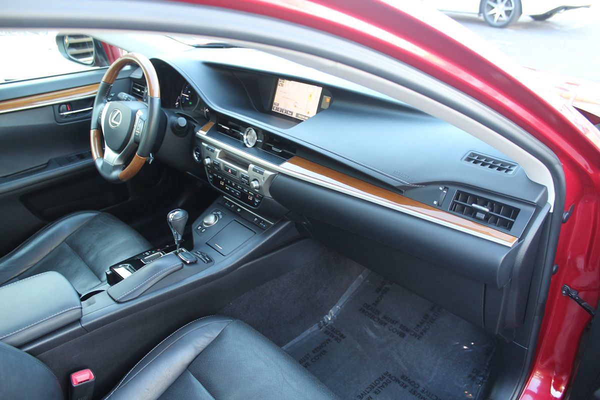 Used 2015 Lexus ES 300h w/ Navigation System Package FWD image 22