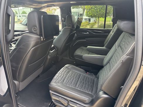 Used 2024 Cadillac Escalade ESV V w/ Heavy-Duty Trailer Package image 10