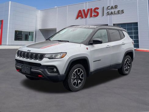Used 2025 Jeep Compass Trailhawk image 1
