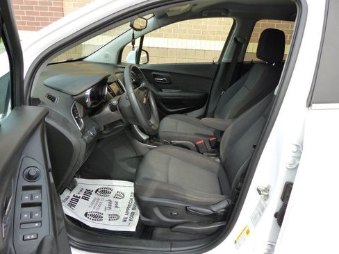 Used 2018 Chevrolet Trax LT AWD/4WD image 22