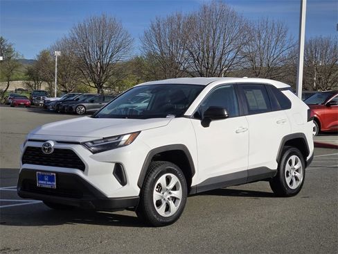 Used 2024 Toyota RAV4 LE image 8