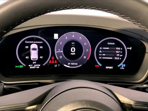 Used 2025 Porsche Cayenne image 29