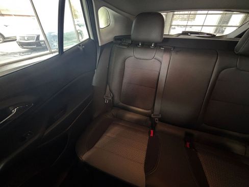 Used 2025 Chevrolet Trax LT image 39